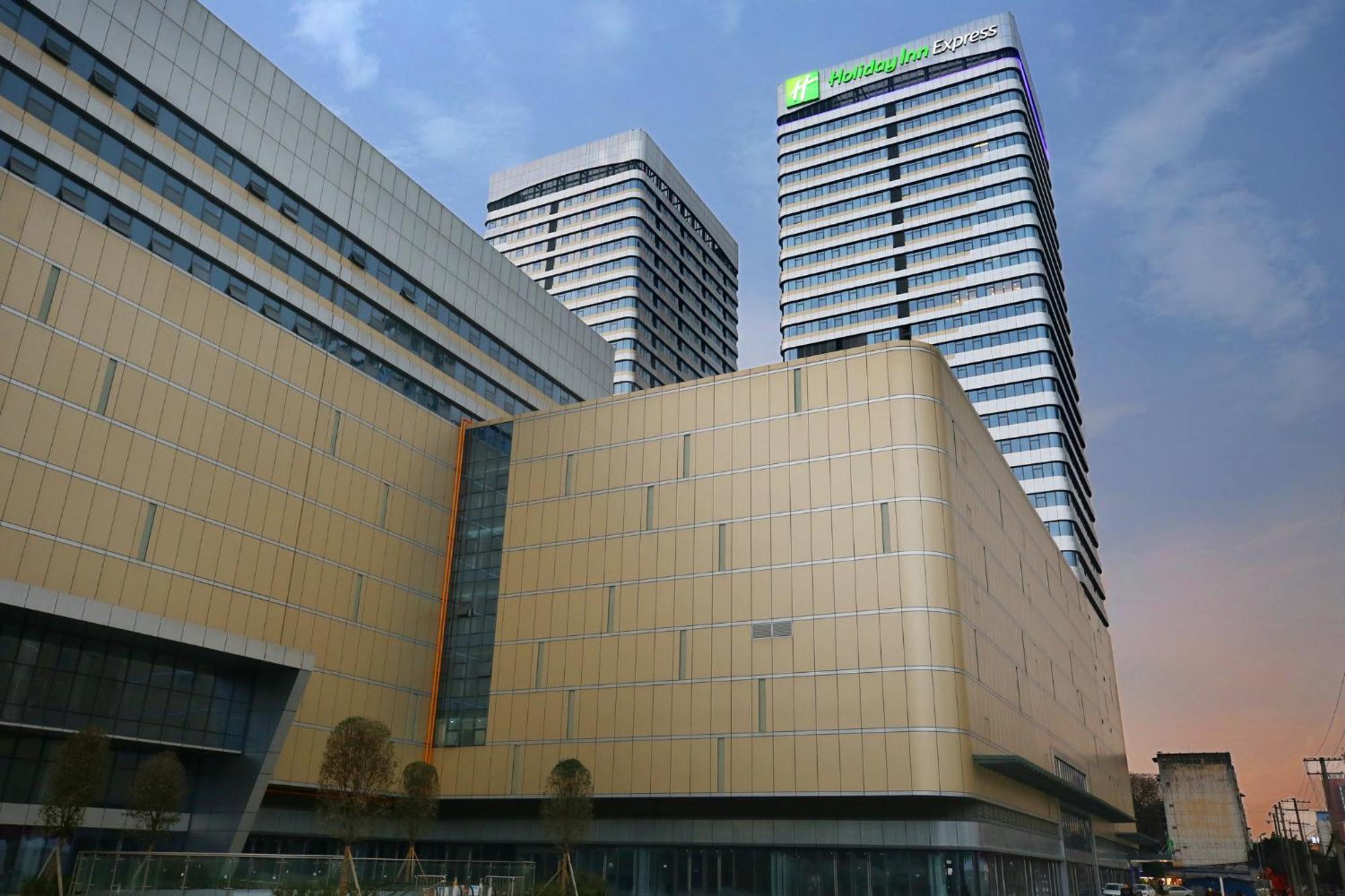 Holiday Inn Express Chengdu North Railway Station By Ihg - Near Panda Base, Near Chunxi Road 외부 사진